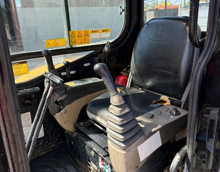 CATERPILLAR  304 **MINI EXCAVATOR**